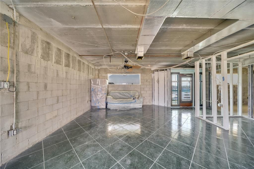 Active With Contract: $98,000 (0 beds, 0 baths, 921 Square Feet)