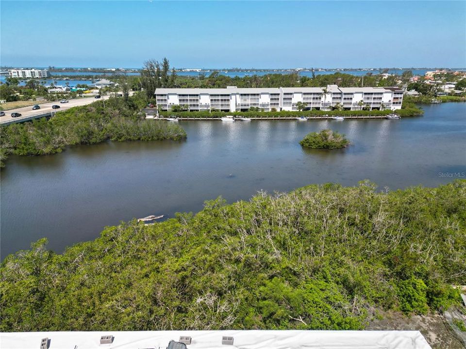 Active With Contract: $98,000 (0 beds, 0 baths, 921 Square Feet)