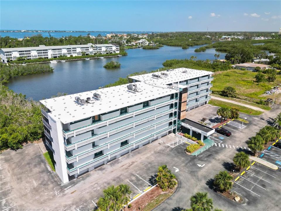 Active With Contract: $98,000 (0 beds, 0 baths, 921 Square Feet)