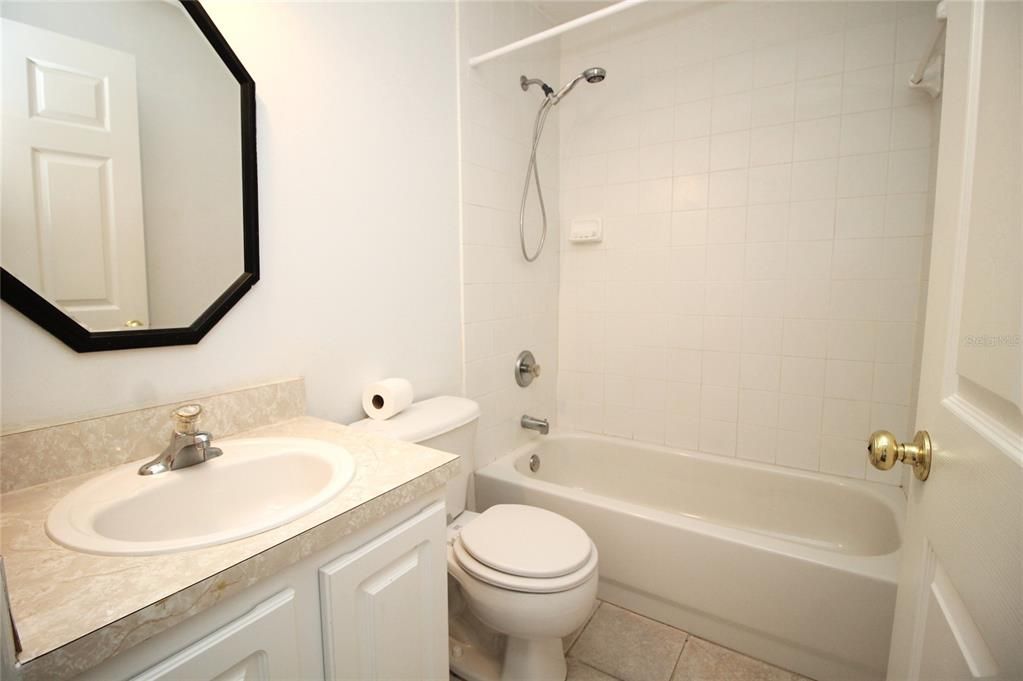 合同活跃: $499,900 (3 贝兹, 2 浴室, 1350 平方英尺)