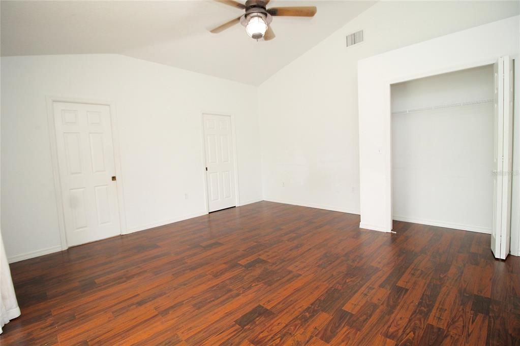 合同活跃: $499,900 (3 贝兹, 2 浴室, 1350 平方英尺)