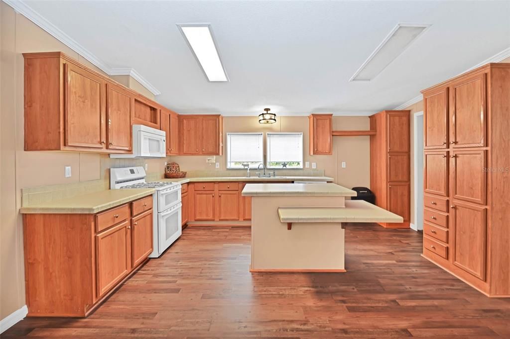 For Sale: $304,900 (3 beds, 2 baths, 2200 Square Feet)