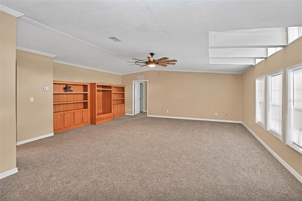 For Sale: $304,900 (3 beds, 2 baths, 2200 Square Feet)