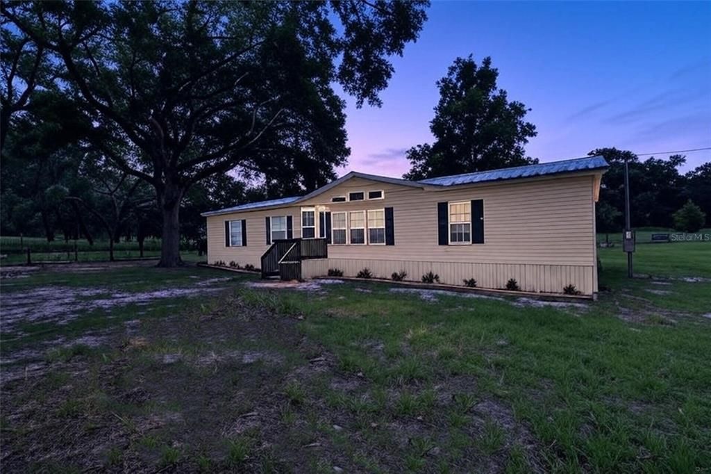 For Sale: $304,900 (3 beds, 2 baths, 2200 Square Feet)