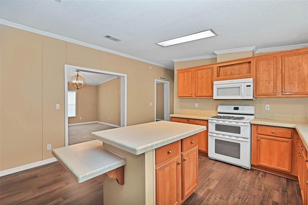 For Sale: $304,900 (3 beds, 2 baths, 2200 Square Feet)