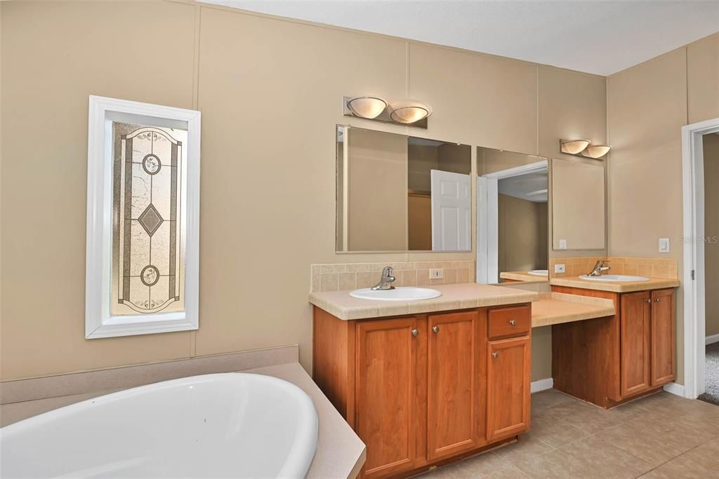 For Sale: $304,900 (3 beds, 2 baths, 2200 Square Feet)