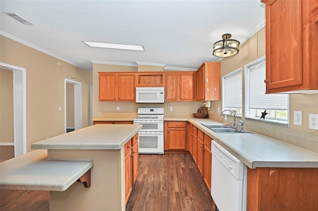 For Sale: $304,900 (3 beds, 2 baths, 2200 Square Feet)