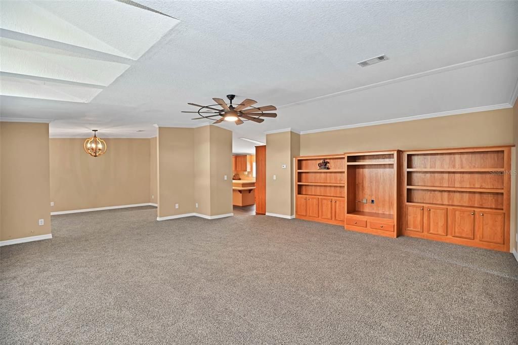 For Sale: $304,900 (3 beds, 2 baths, 2200 Square Feet)