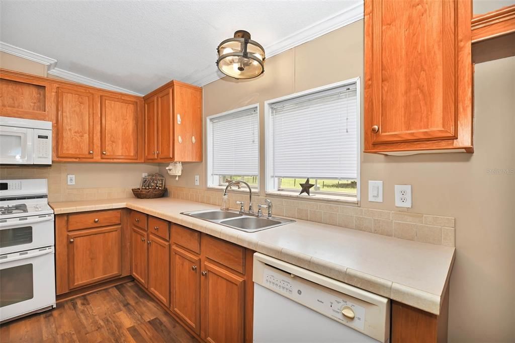 For Sale: $304,900 (3 beds, 2 baths, 2200 Square Feet)