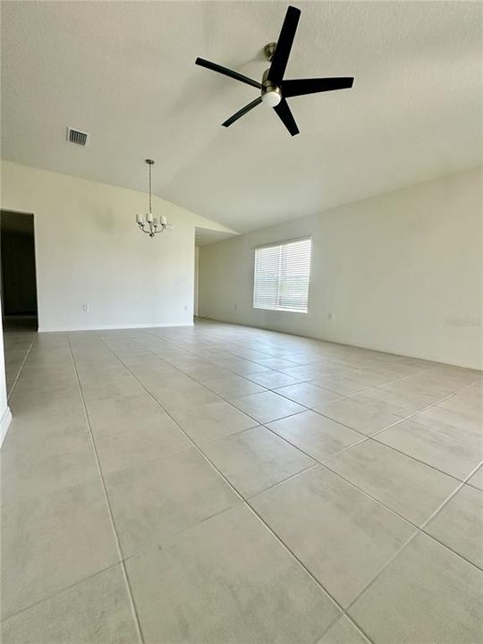 For Rent: $1,700 (3 beds, 2 baths, 1511 Square Feet)