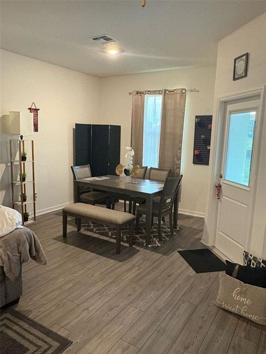 待售: $245,000 (2 贝兹, 2 浴室, 1574 平方英尺)