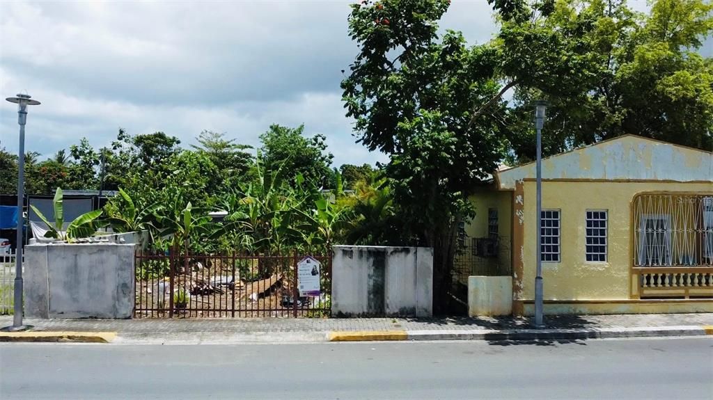 На продажу: $90,000 (0.04 acres)