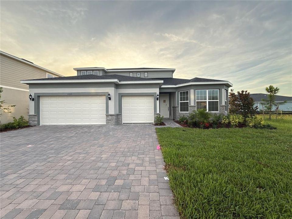 最近售出: $686,840 (4 贝兹, 3 浴室, 3213 平方英尺)