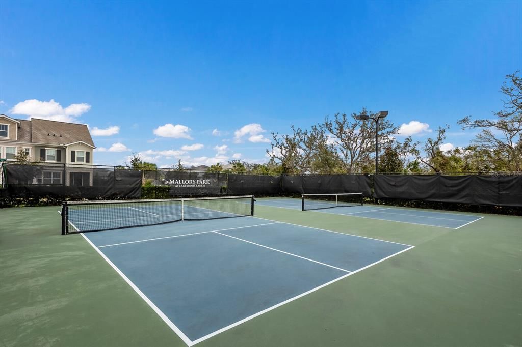Active With Contract: $835,000 (4 beds, 3 baths, 2798 Square Feet)