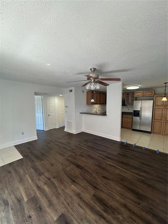 合同活跃: $130,000 (2 贝兹, 1 浴室, 800 平方英尺)