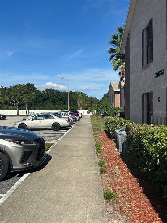 合同活跃: $130,000 (2 贝兹, 1 浴室, 800 平方英尺)