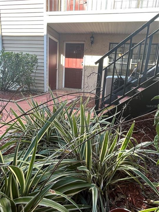 合同活跃: $130,000 (2 贝兹, 1 浴室, 800 平方英尺)