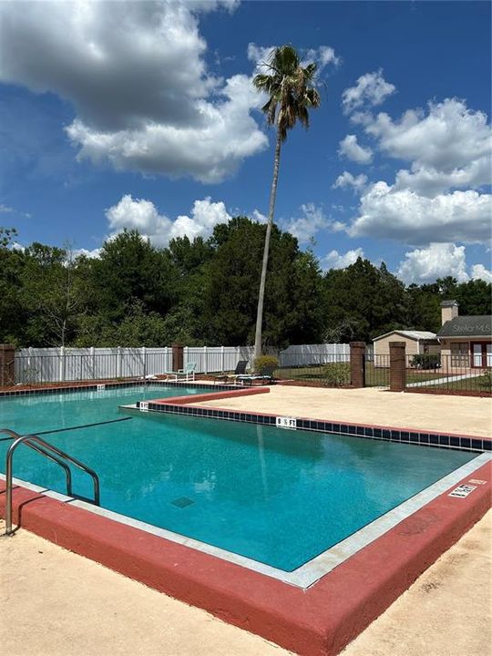 合同活跃: $130,000 (2 贝兹, 1 浴室, 800 平方英尺)