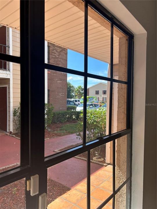 合同活跃: $130,000 (2 贝兹, 1 浴室, 800 平方英尺)