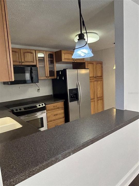 合同活跃: $130,000 (2 贝兹, 1 浴室, 800 平方英尺)