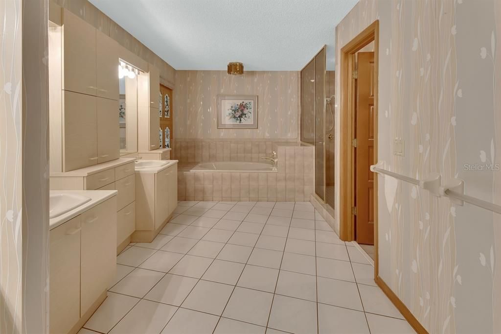 For Sale: $520,000 (4 beds, 2 baths, 2800 Square Feet)