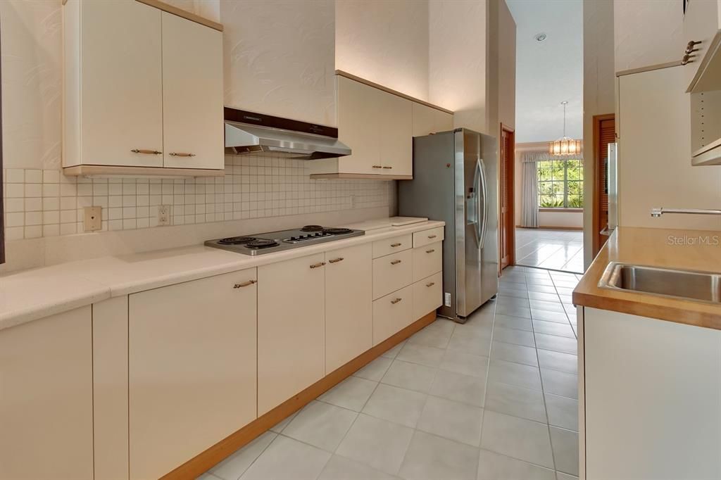 For Sale: $520,000 (4 beds, 2 baths, 2800 Square Feet)