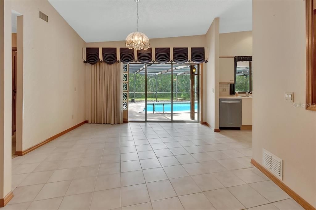 For Sale: $520,000 (4 beds, 2 baths, 2800 Square Feet)