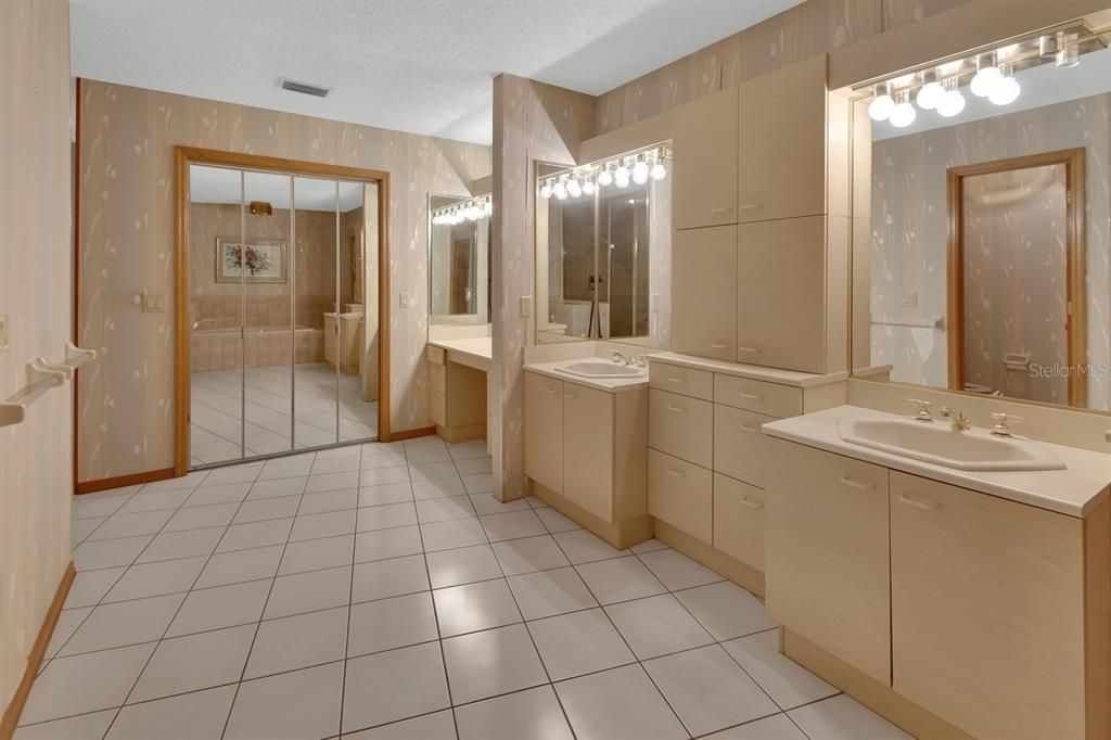 For Sale: $520,000 (4 beds, 2 baths, 2800 Square Feet)