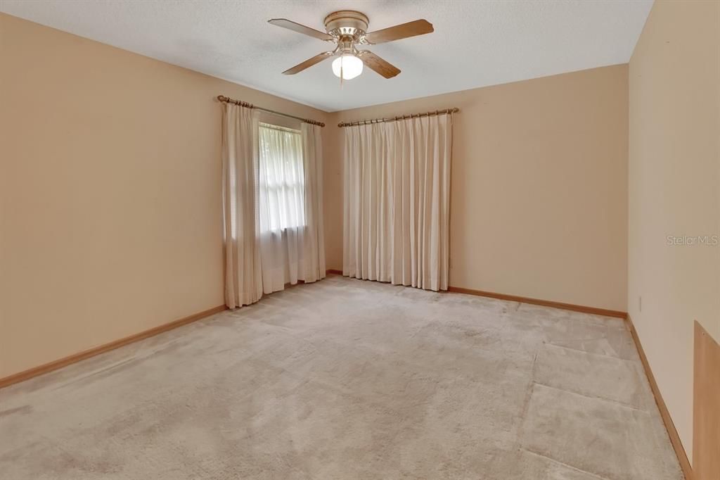 For Sale: $520,000 (4 beds, 2 baths, 2800 Square Feet)