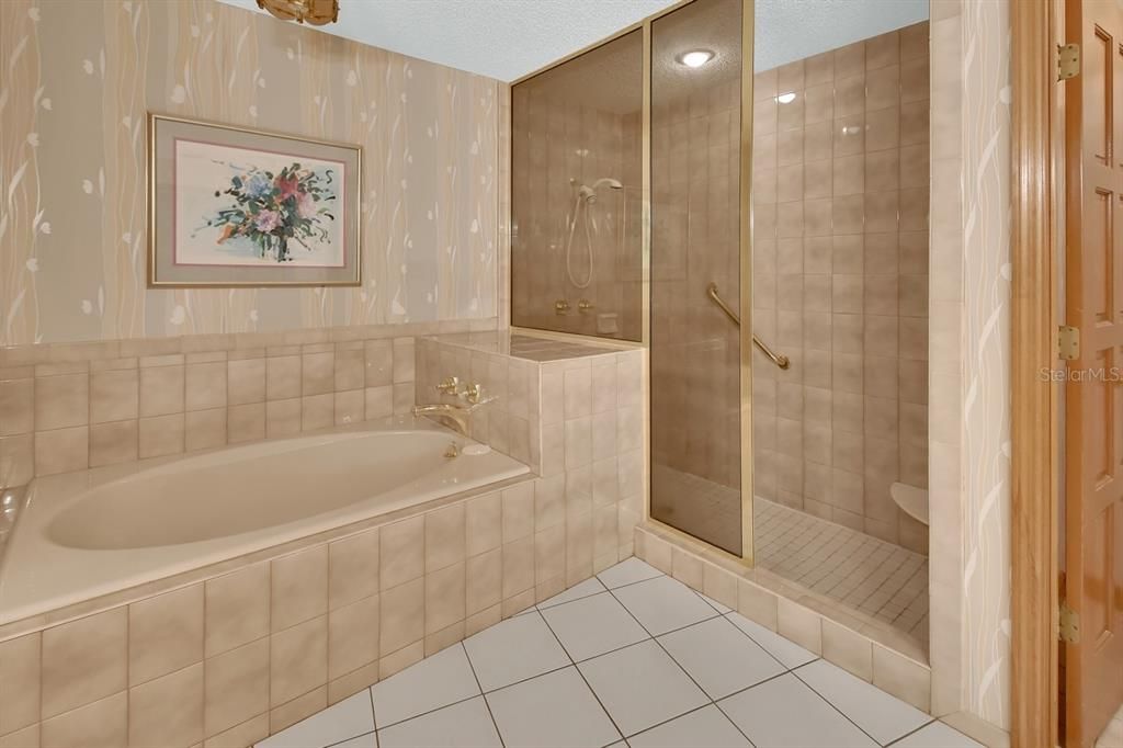 For Sale: $520,000 (4 beds, 2 baths, 2800 Square Feet)