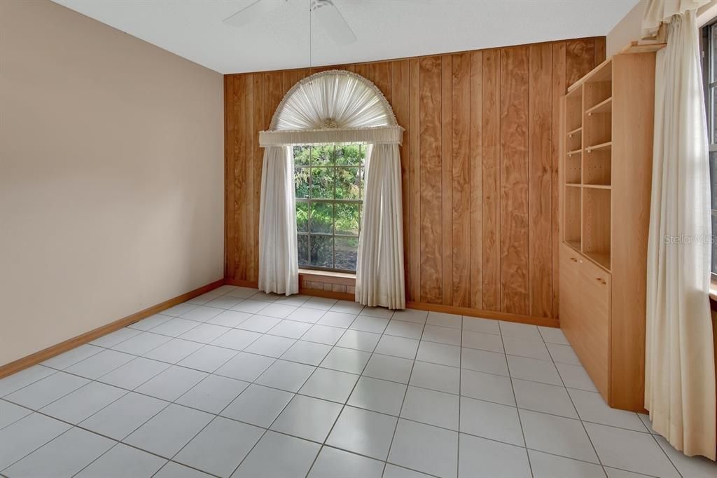 For Sale: $520,000 (4 beds, 2 baths, 2800 Square Feet)