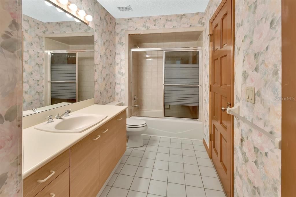 For Sale: $520,000 (4 beds, 2 baths, 2800 Square Feet)