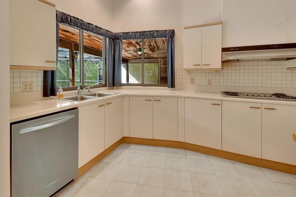 For Sale: $520,000 (4 beds, 2 baths, 2800 Square Feet)