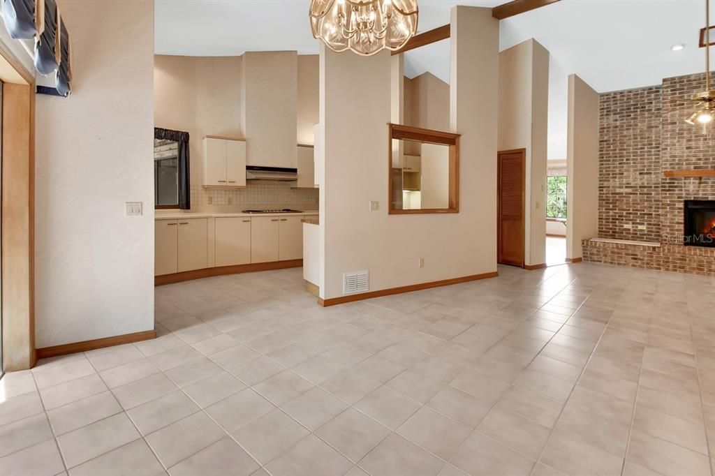 For Sale: $520,000 (4 beds, 2 baths, 2800 Square Feet)