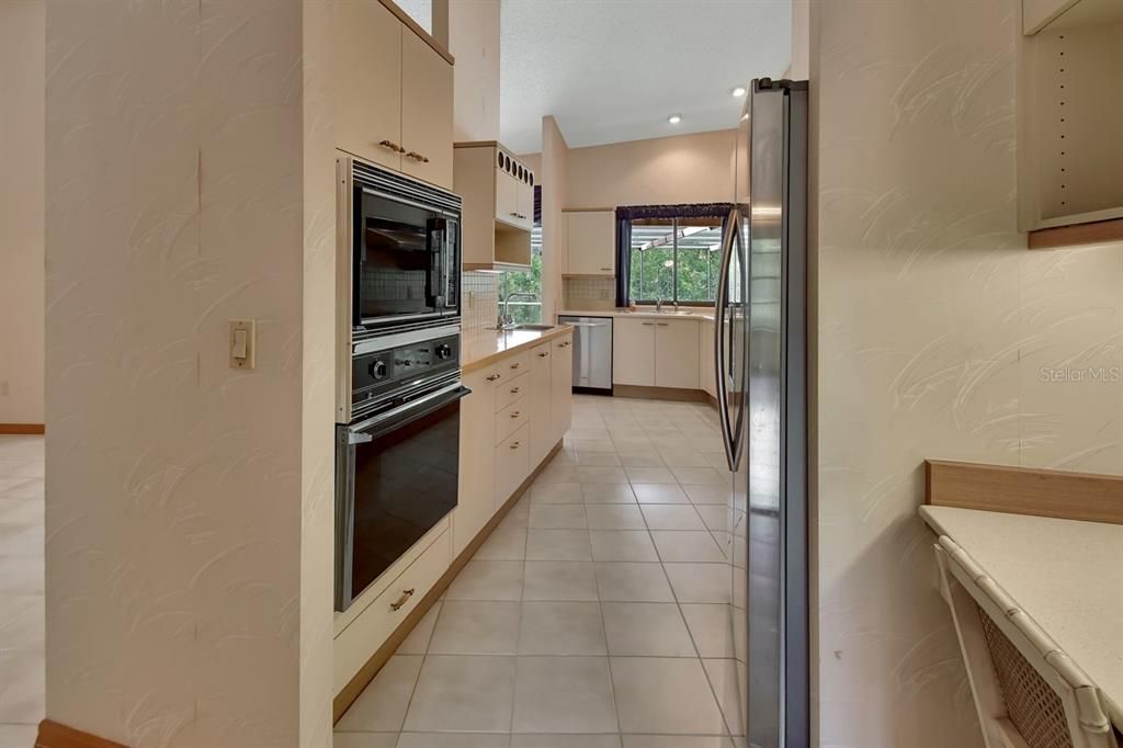 For Sale: $520,000 (4 beds, 2 baths, 2800 Square Feet)