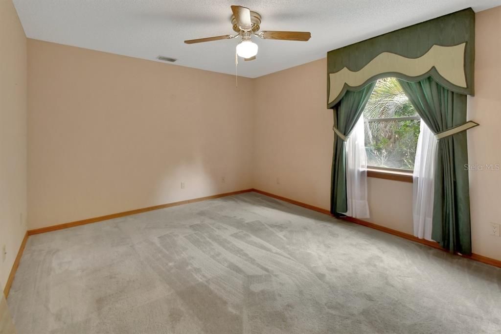 For Sale: $520,000 (4 beds, 2 baths, 2800 Square Feet)