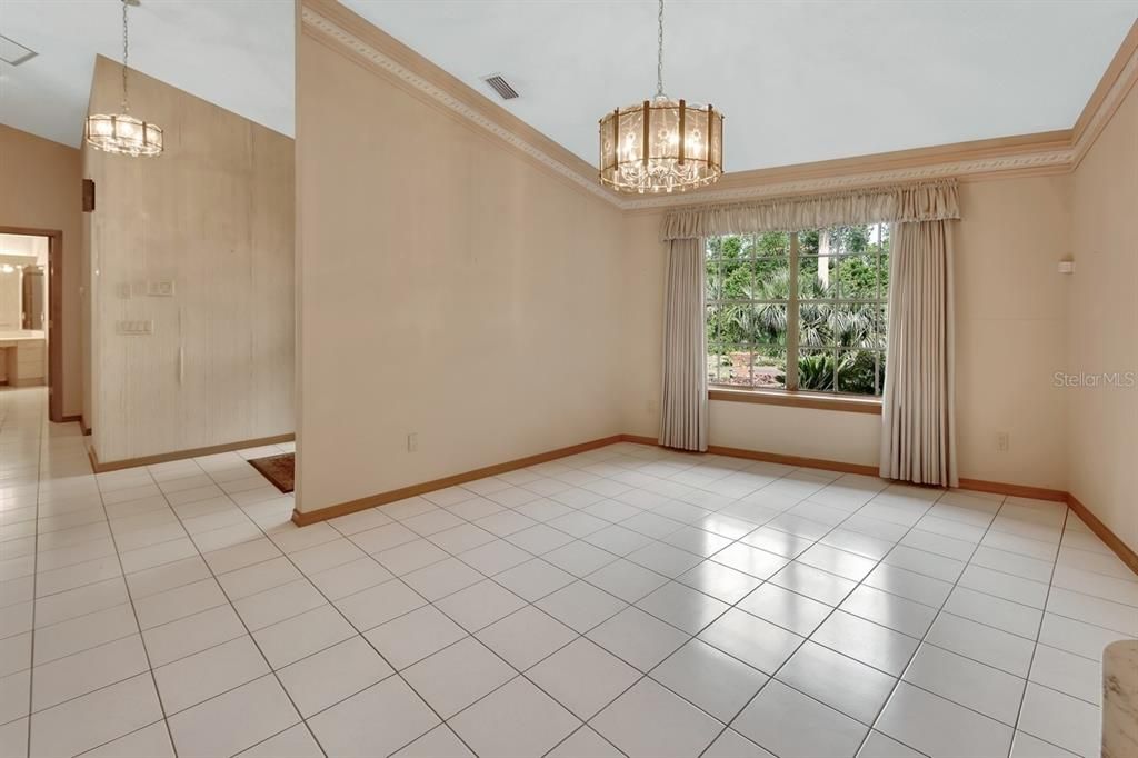 For Sale: $520,000 (4 beds, 2 baths, 2800 Square Feet)