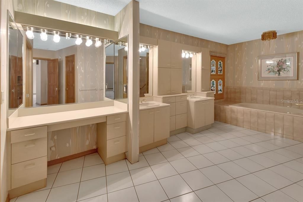 For Sale: $520,000 (4 beds, 2 baths, 2800 Square Feet)