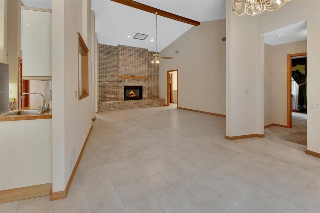 For Sale: $520,000 (4 beds, 2 baths, 2800 Square Feet)