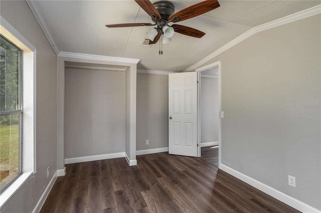 合同活跃: $245,000 (3 贝兹, 2 浴室, 1216 平方英尺)