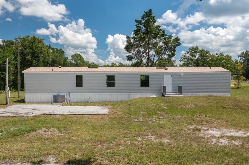 合同活跃: $245,000 (3 贝兹, 2 浴室, 1216 平方英尺)