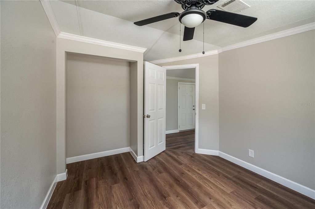 合同活跃: $245,000 (3 贝兹, 2 浴室, 1216 平方英尺)