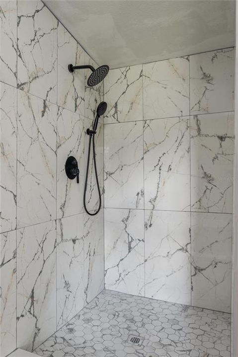 合同活跃: $245,000 (3 贝兹, 2 浴室, 1216 平方英尺)