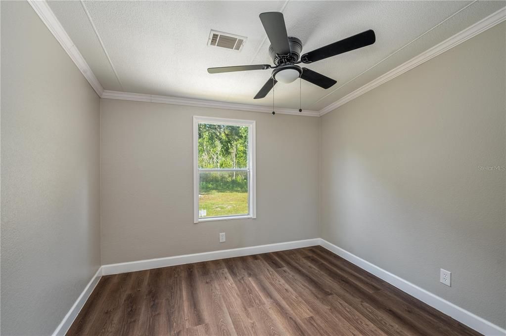 合同活跃: $245,000 (3 贝兹, 2 浴室, 1216 平方英尺)