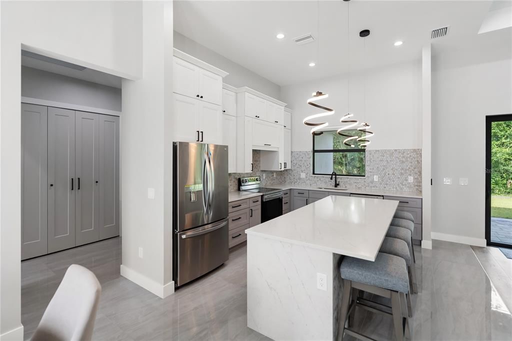 На продажу: $599,900 (4 спален, 3 ванн, 2327 Квадратных фут)