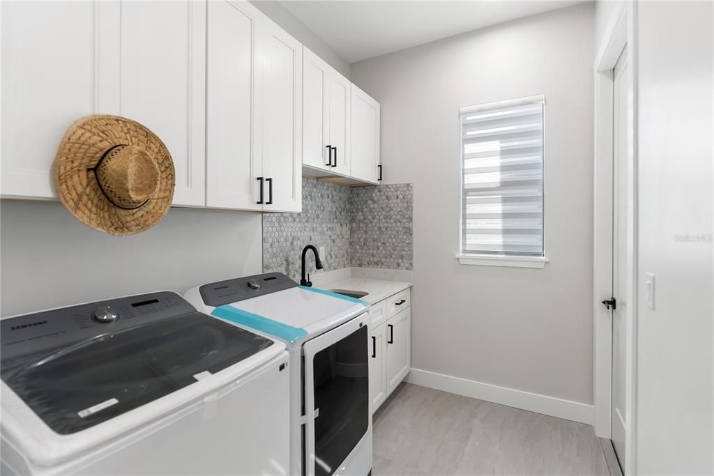 На продажу: $599,900 (4 спален, 3 ванн, 2327 Квадратных фут)