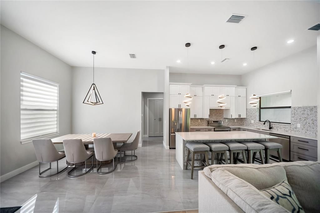 На продажу: $599,900 (4 спален, 3 ванн, 2327 Квадратных фут)