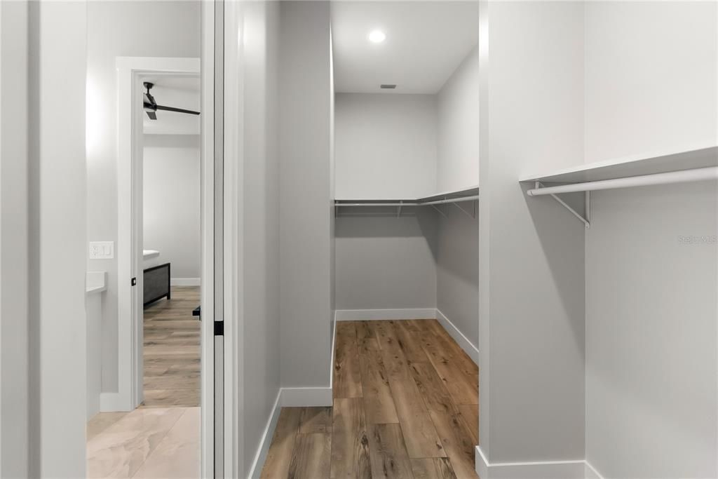 На продажу: $599,900 (4 спален, 3 ванн, 2327 Квадратных фут)