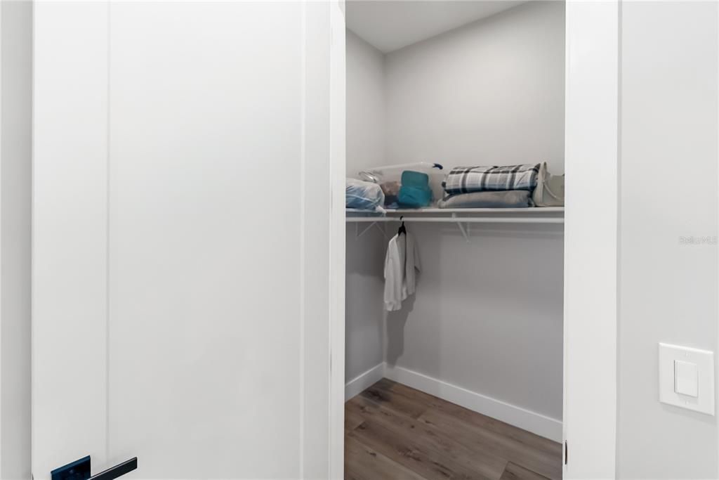 На продажу: $599,900 (4 спален, 3 ванн, 2327 Квадратных фут)