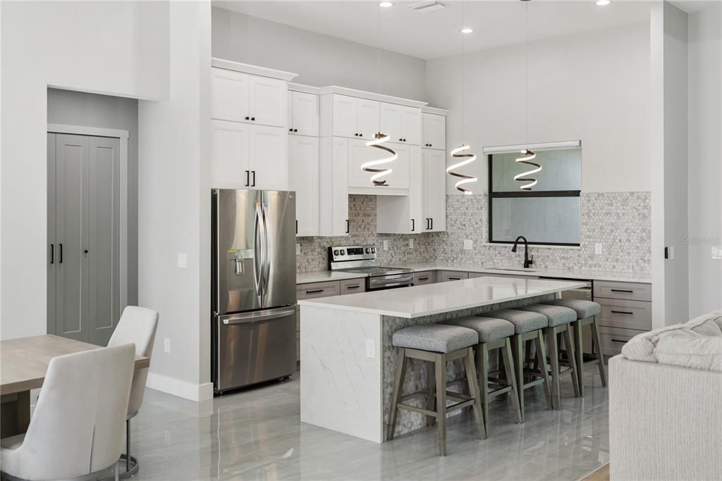 На продажу: $599,900 (4 спален, 3 ванн, 2327 Квадратных фут)